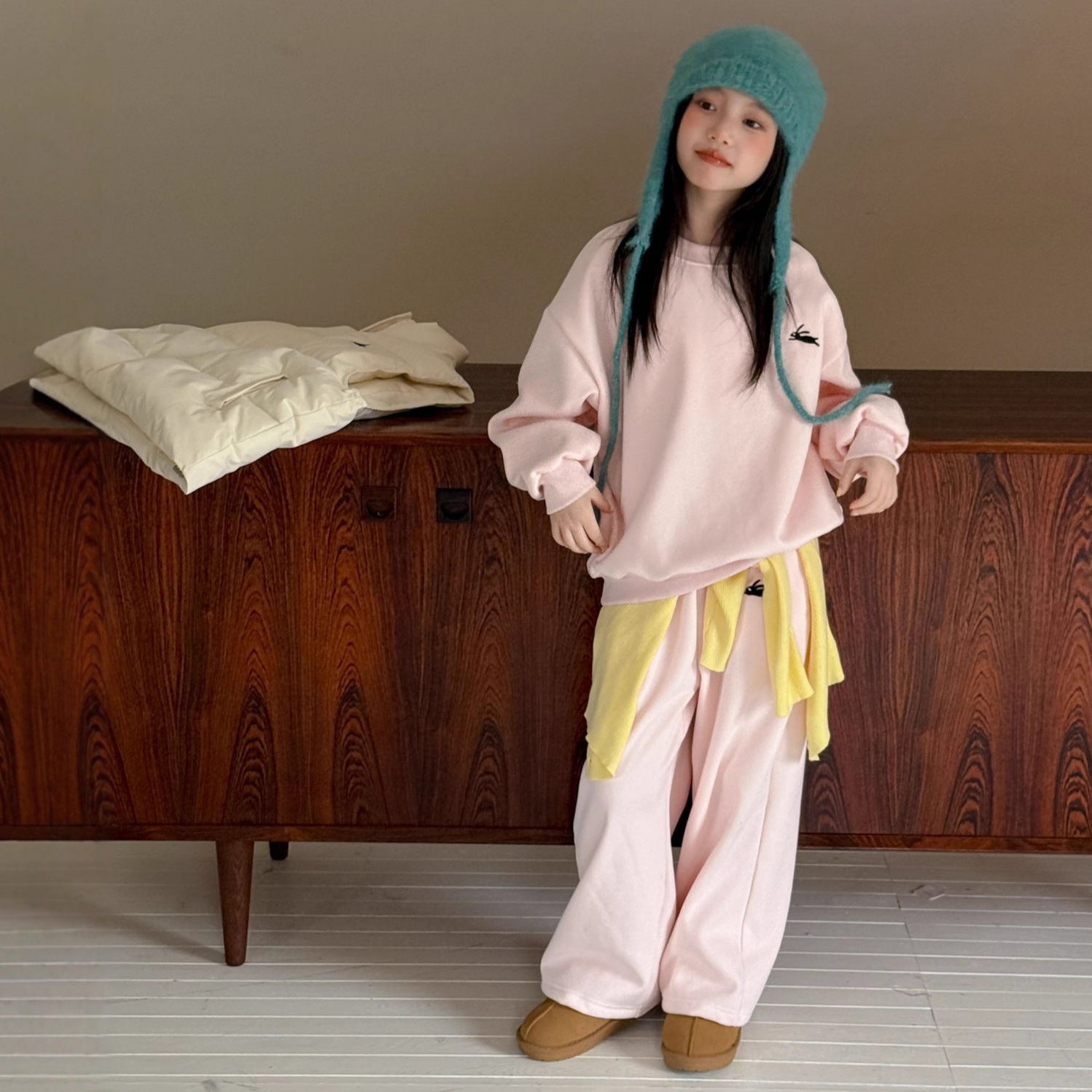 Children's Set 2025 Winter New Girls Versatile Cotton Vest Fleece Thickened Sweatshirt Sweatpants Three-Piece Set