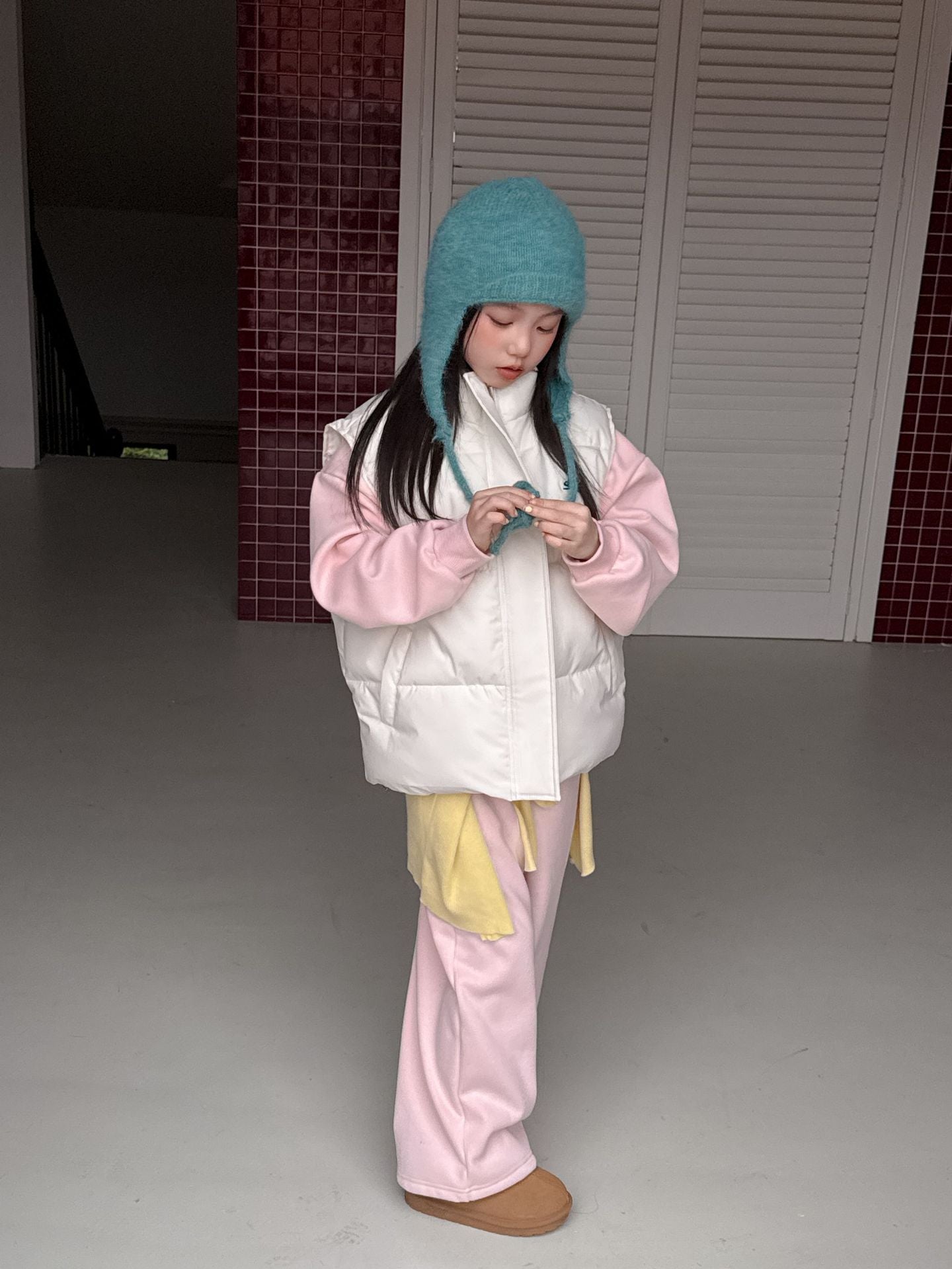 Children's Set 2025 Winter New Girls Versatile Cotton Vest Fleece Thickened Sweatshirt Sweatpants Three-Piece Set