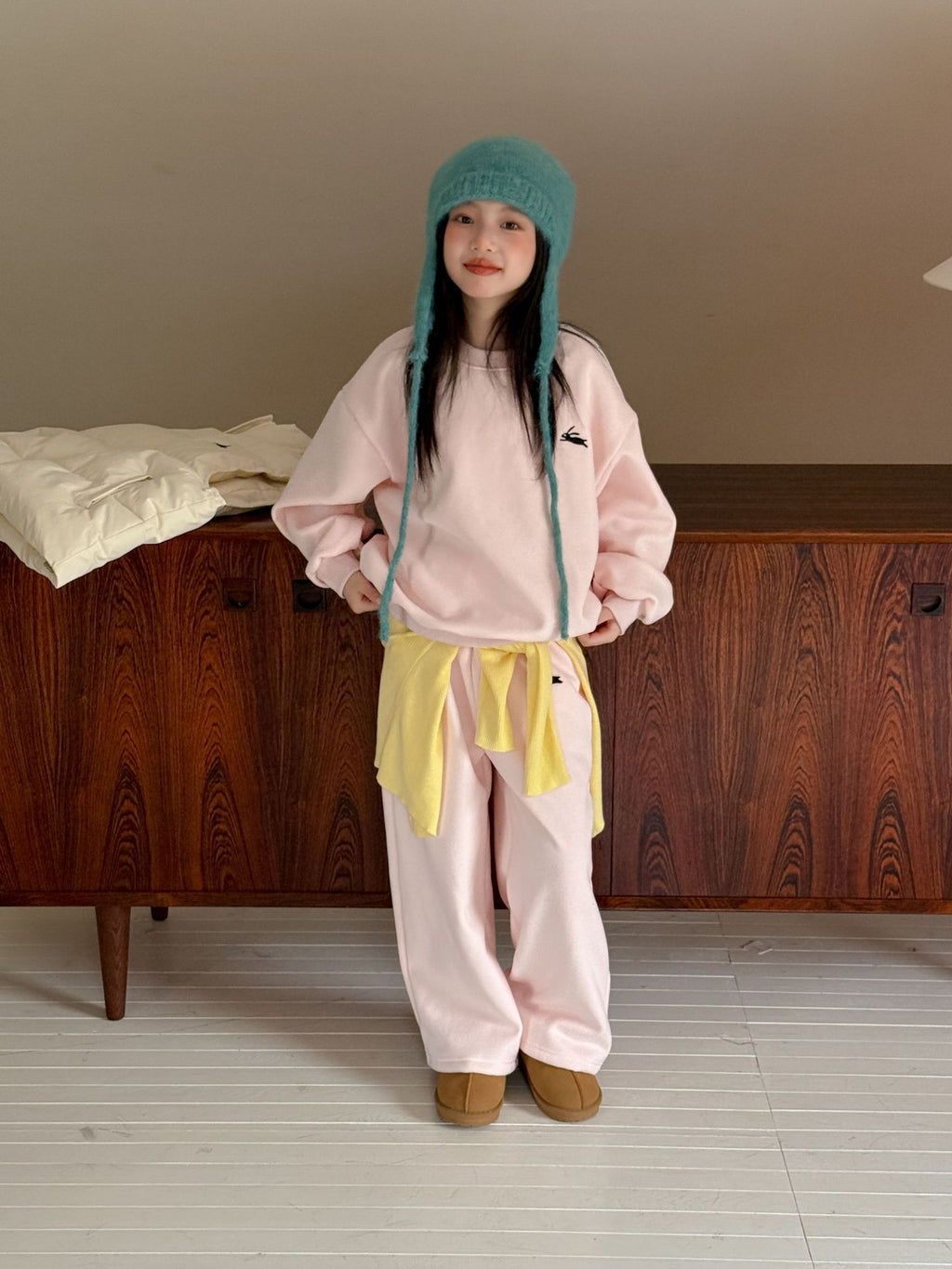 Children's Set 2025 Winter New Girls Versatile Cotton Vest Fleece Thickened Sweatshirt Sweatpants Three-Piece Set