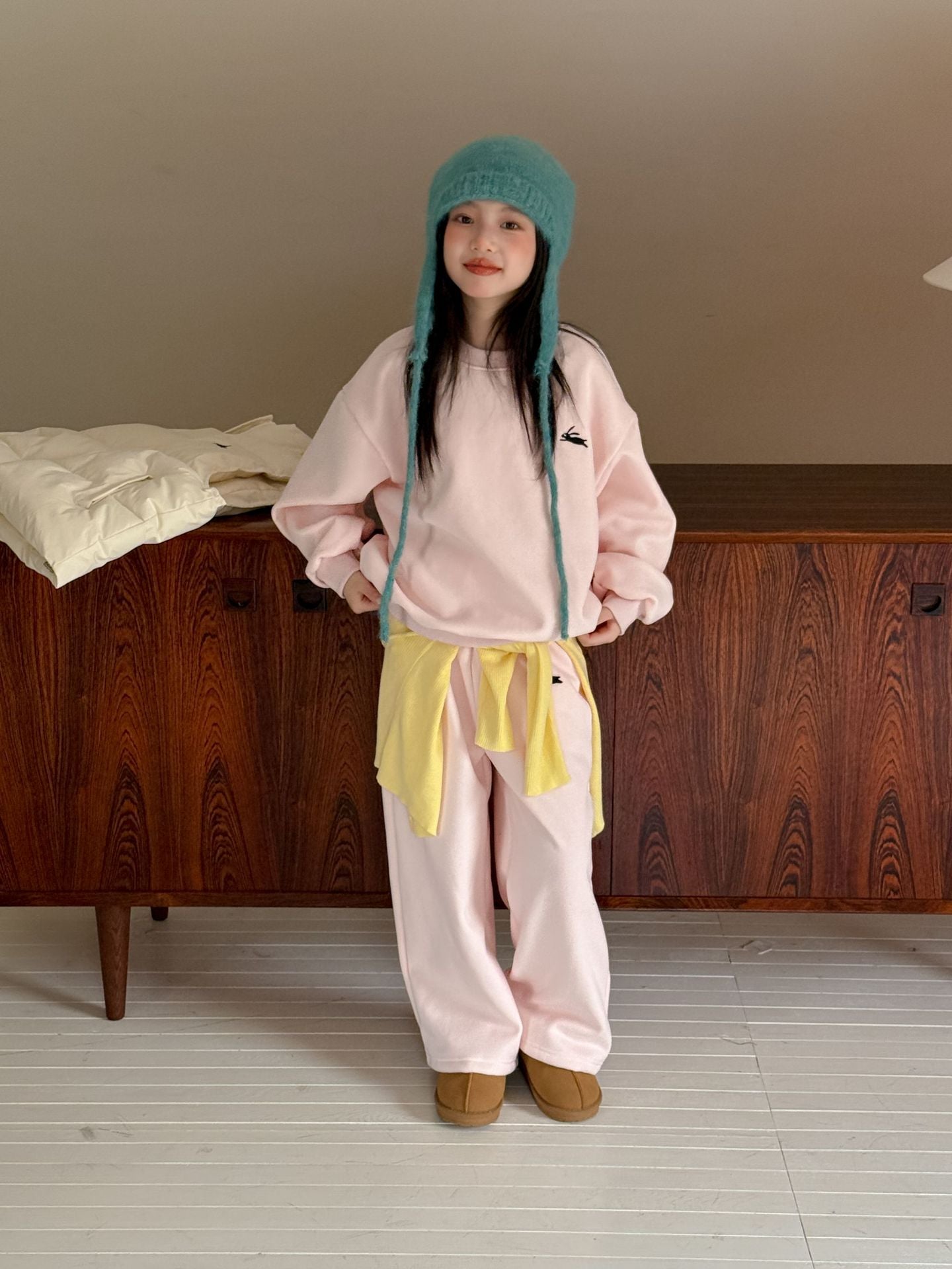 Children's Set 2025 Winter New Girls Versatile Cotton Vest Fleece Thickened Sweatshirt Sweatpants Three-Piece Set