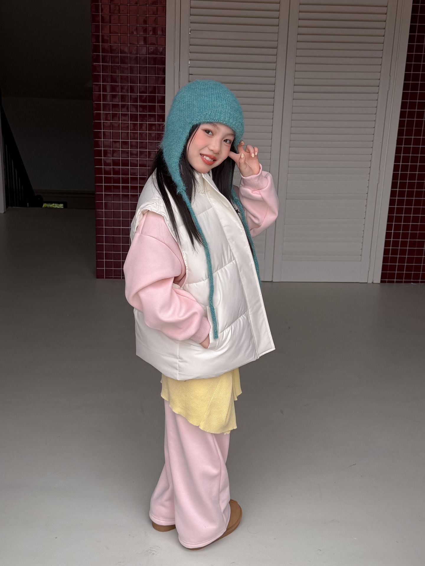 Children's Set 2025 Winter New Girls Versatile Cotton Vest Fleece Thickened Sweatshirt Sweatpants Three-Piece Set