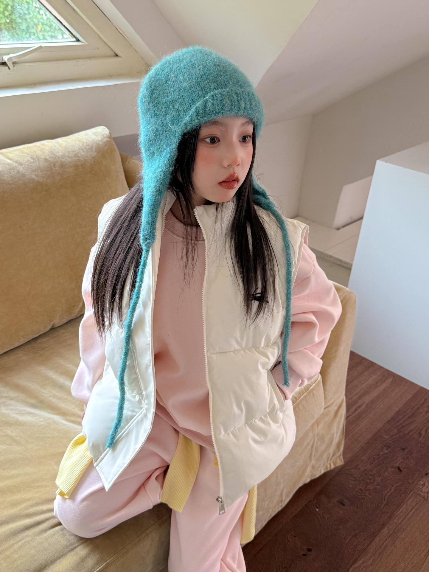 Children's Set 2025 Winter New Girls Versatile Cotton Vest Fleece Thickened Sweatshirt Sweatpants Three-Piece Set