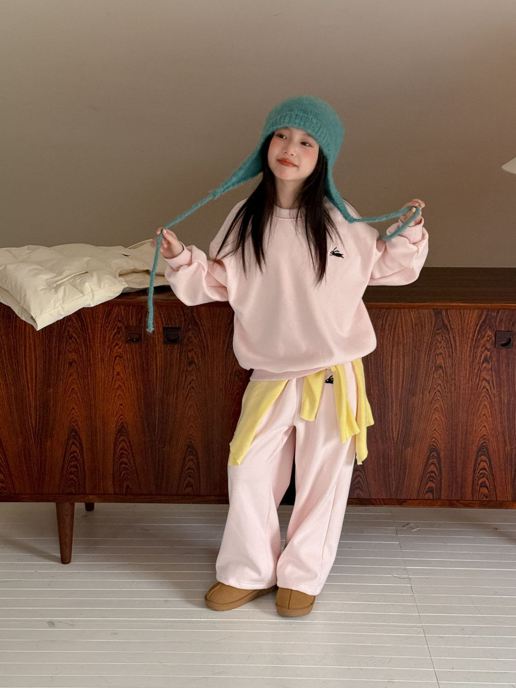 Children's Set 2025 Winter New Girls Versatile Cotton Vest Fleece Thickened Sweatshirt Sweatpants Three-Piece Set