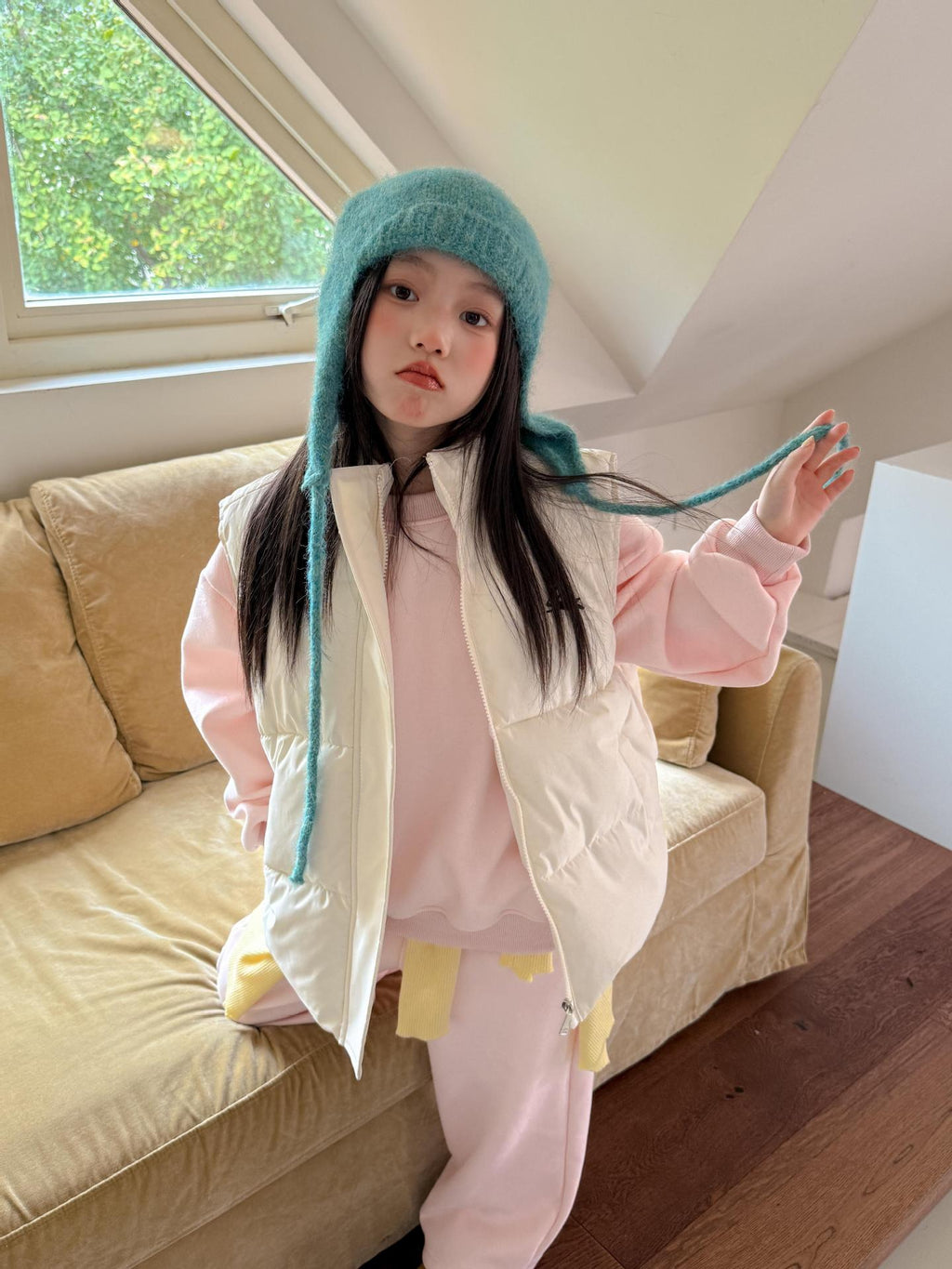 Children's Set 2025 Winter New Girls Versatile Cotton Vest Fleece Thickened Sweatshirt Sweatpants Three-Piece Set