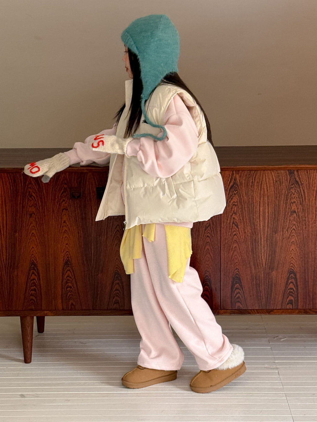 Children's Set 2025 Winter New Girls Versatile Cotton Vest Fleece Thickened Sweatshirt Sweatpants Three-Piece Set