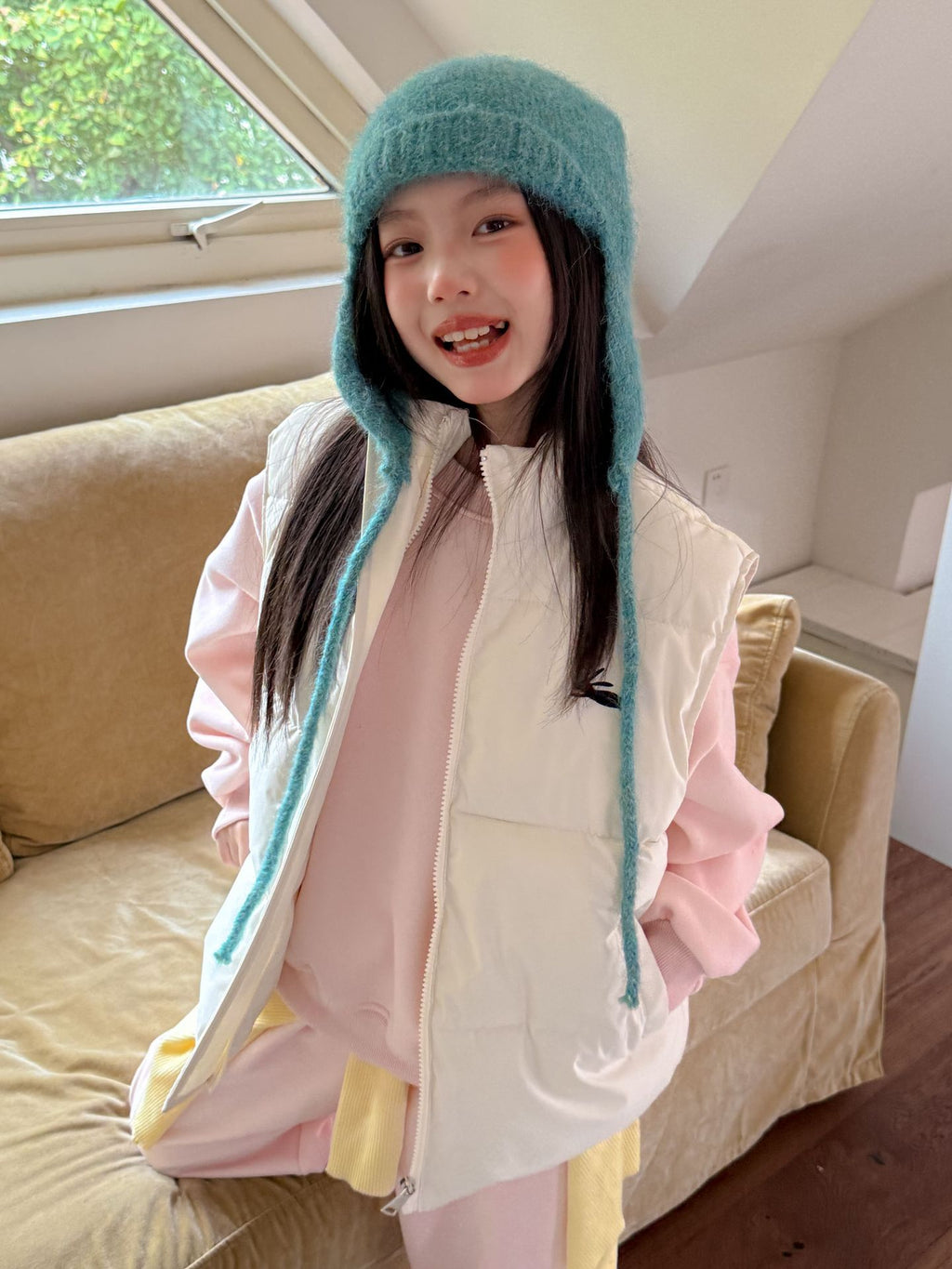 Children's Set 2025 Winter New Girls Versatile Cotton Vest Fleece Thickened Sweatshirt Sweatpants Three-Piece Set