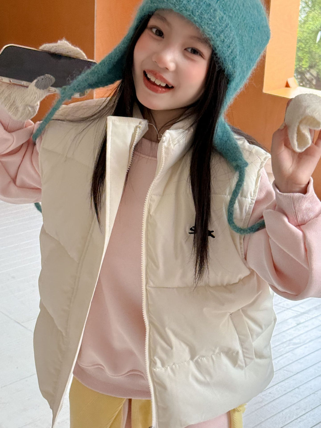 Children's Set 2025 Winter New Girls Versatile Cotton Vest Fleece Thickened Sweatshirt Sweatpants Three-Piece Set