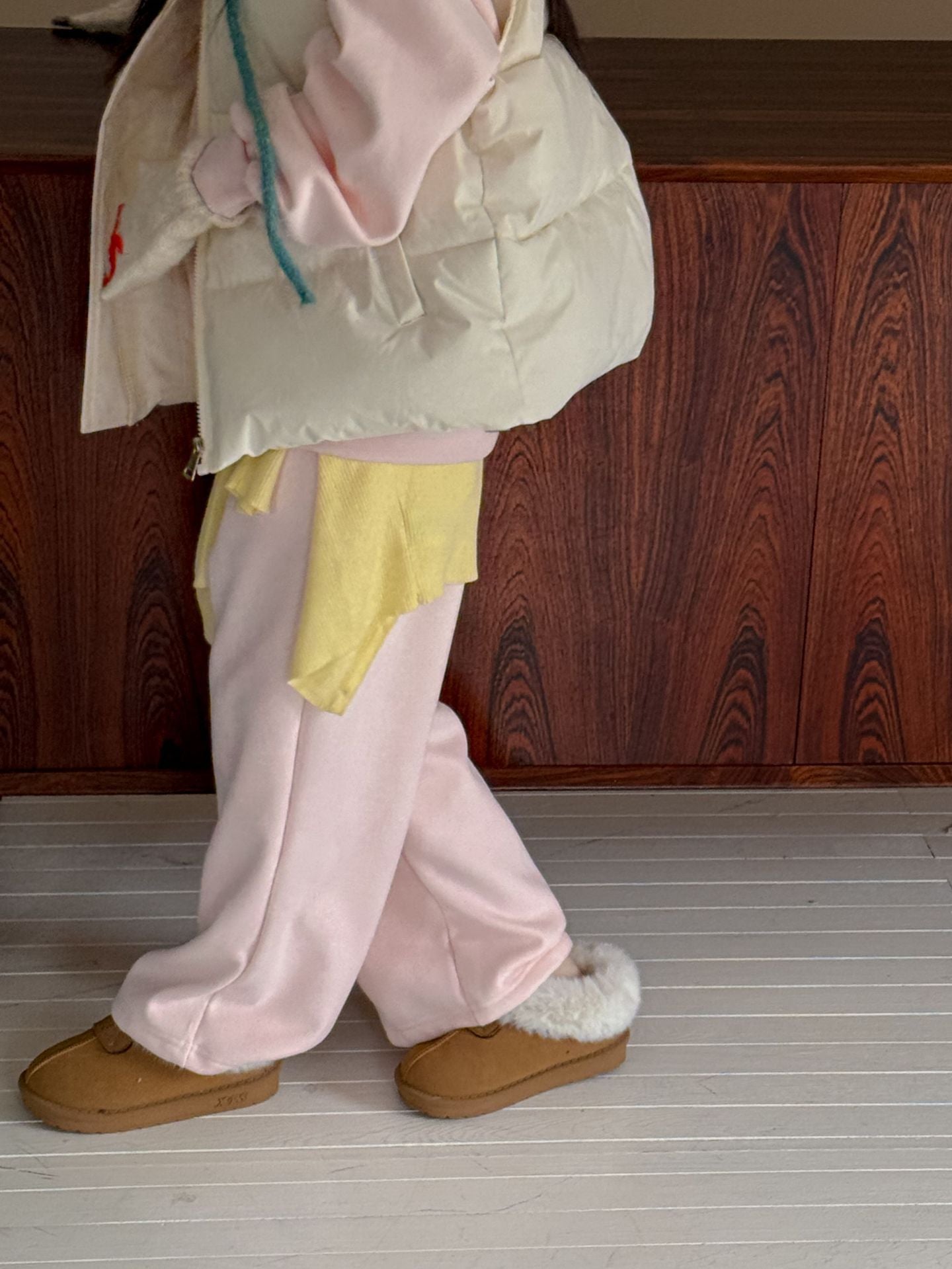 Children's Set 2025 Winter New Girls Versatile Cotton Vest Fleece Thickened Sweatshirt Sweatpants Three-Piece Set