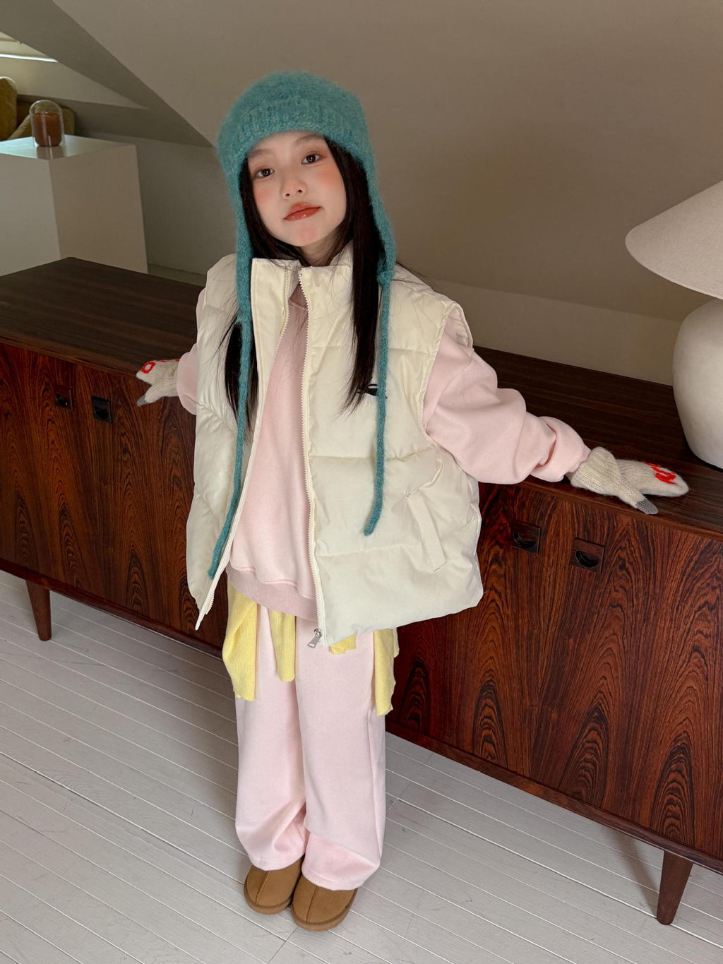 Children's Set 2025 Winter New Girls Versatile Cotton Vest Fleece Thickened Sweatshirt Sweatpants Three-Piece Set