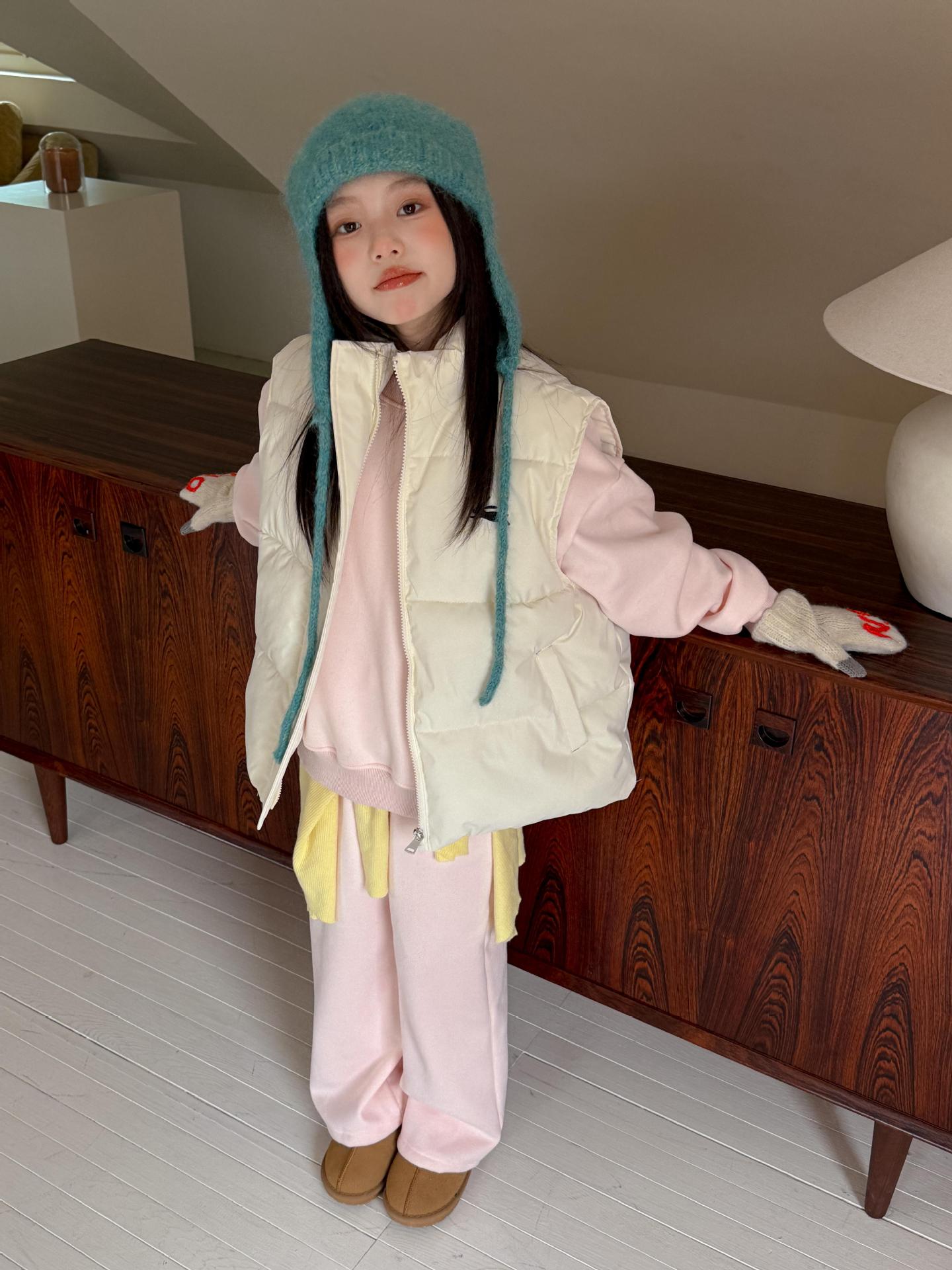 Children's Set 2025 Winter New Girls Versatile Cotton Vest Fleece Thickened Sweatshirt Sweatpants Three-Piece Set