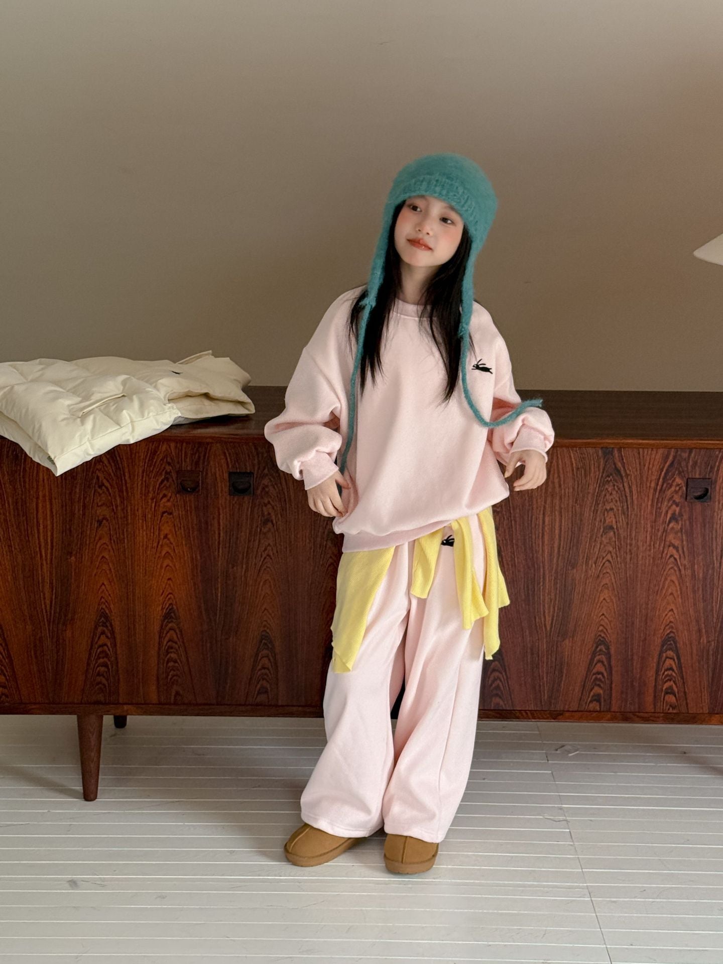 Children's Set 2025 Winter New Girls Versatile Cotton Vest Fleece Thickened Sweatshirt Sweatpants Three-Piece Set