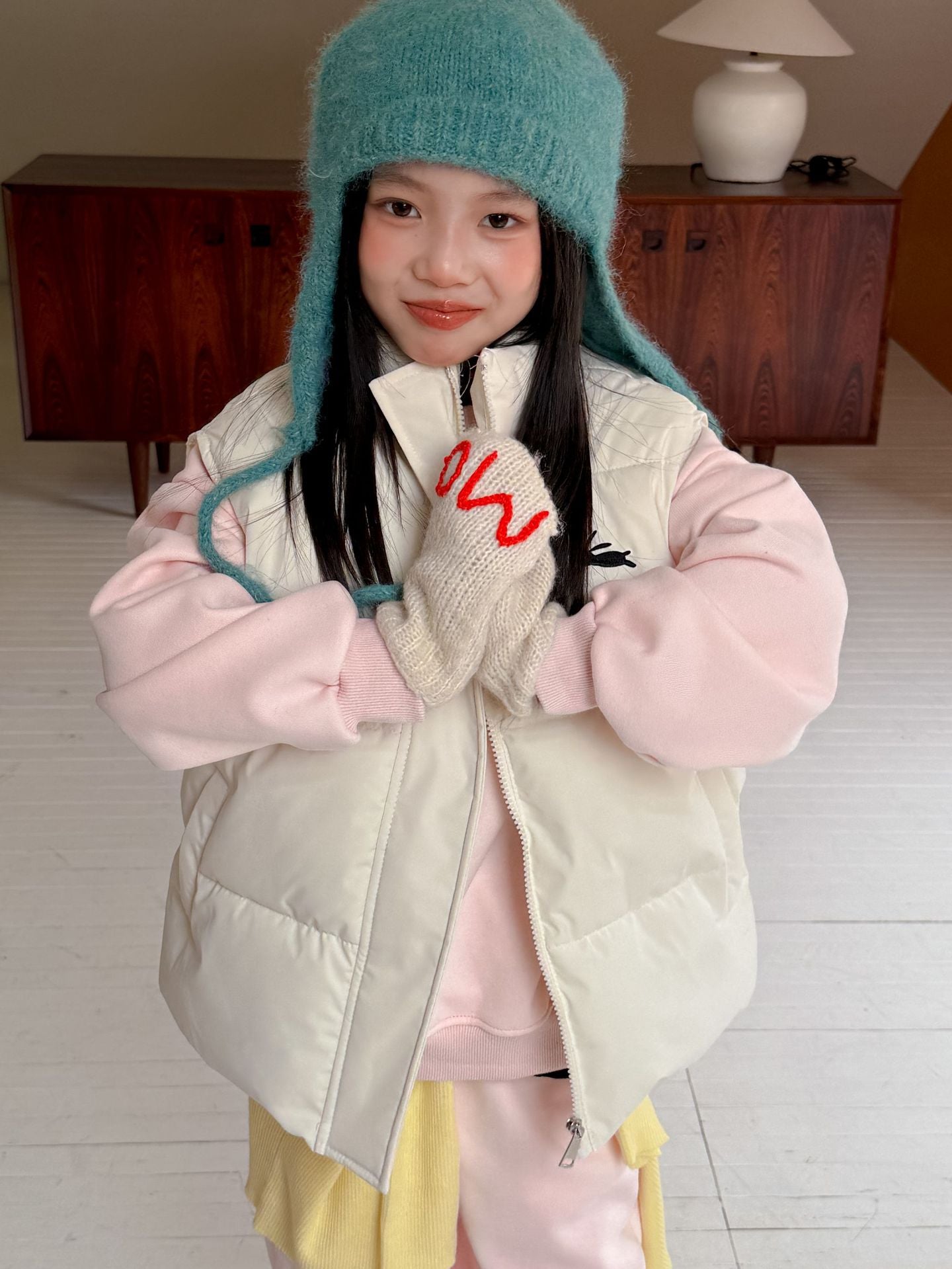 Children's Set 2025 Winter New Girls Versatile Cotton Vest Fleece Thickened Sweatshirt Sweatpants Three-Piece Set
