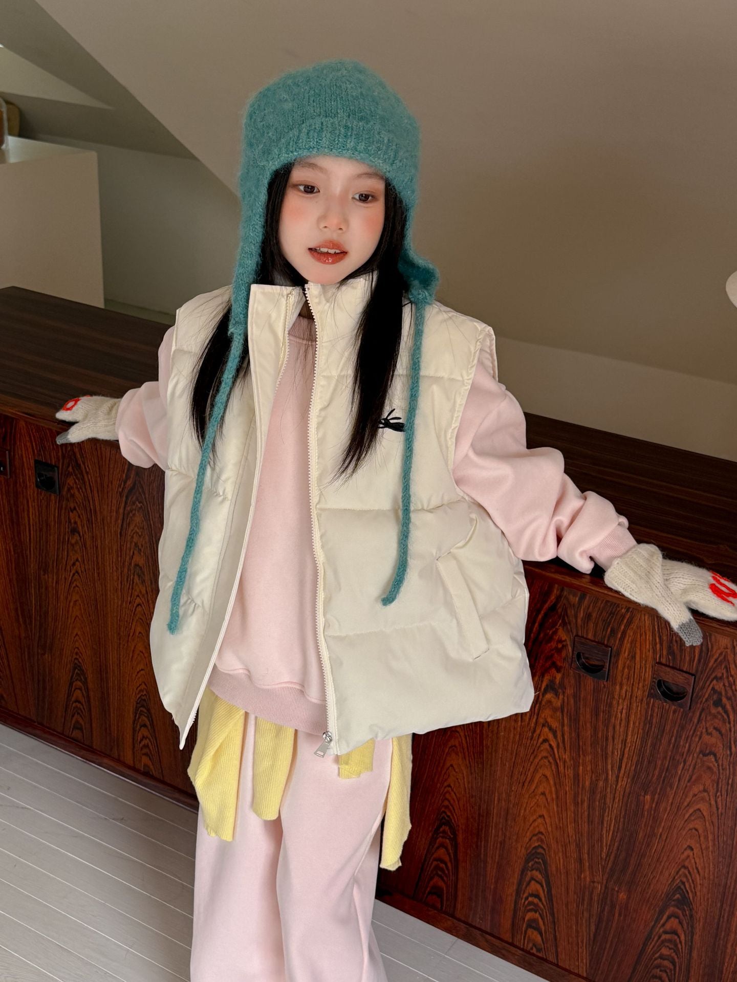 Children's Set 2025 Winter New Girls Versatile Cotton Vest Fleece Thickened Sweatshirt Sweatpants Three-Piece Set