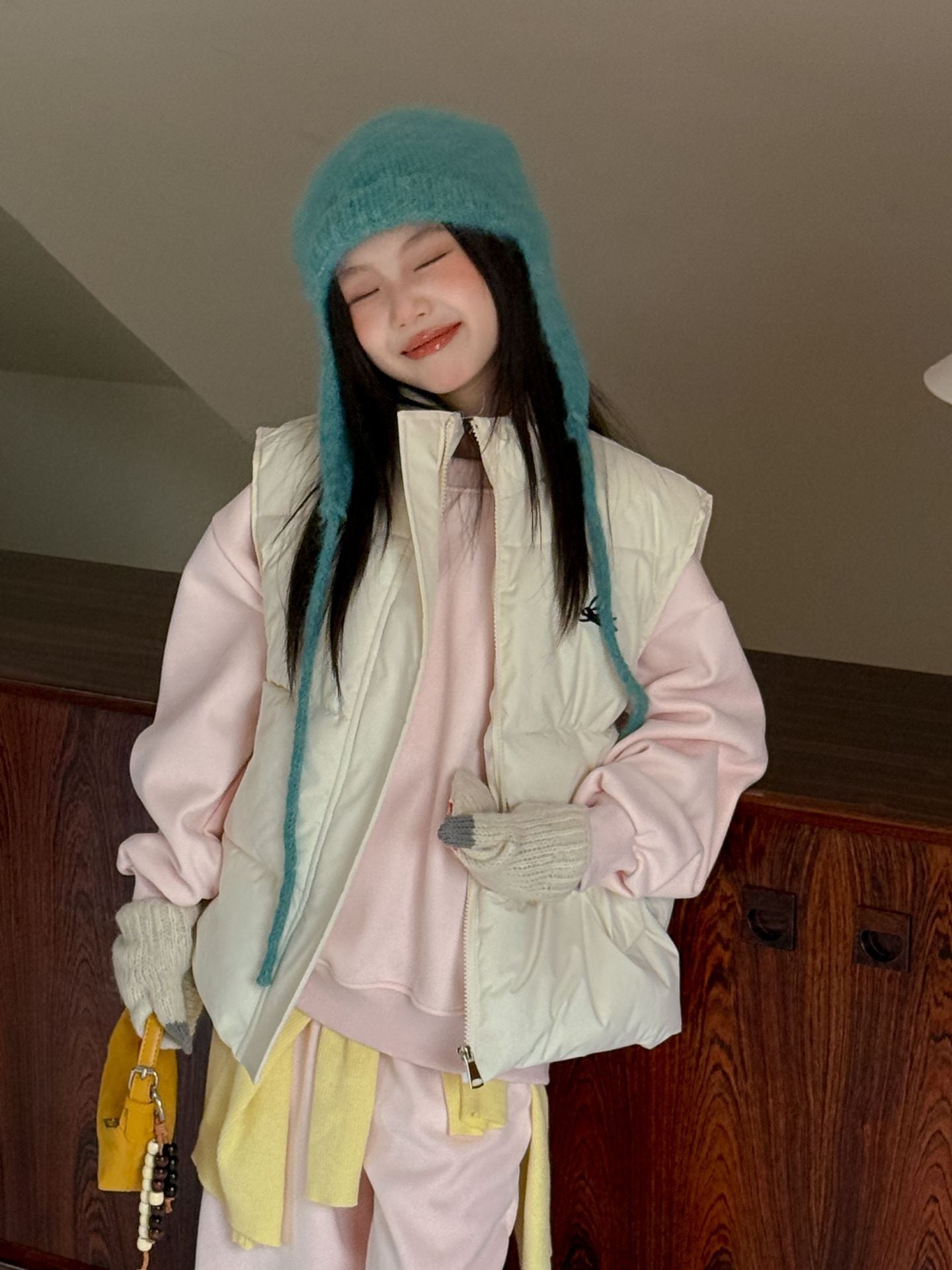 Children's Set 2025 Winter New Girls Versatile Cotton Vest Fleece Thickened Sweatshirt Sweatpants Three-Piece Set