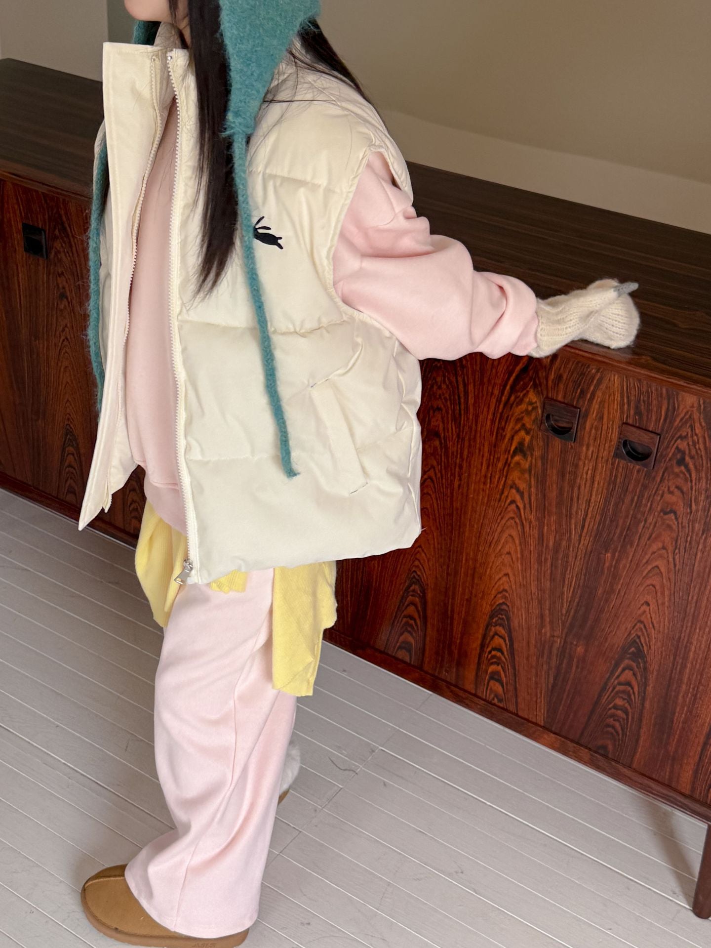 Children's Set 2025 Winter New Girls Versatile Cotton Vest Fleece Thickened Sweatshirt Sweatpants Three-Piece Set