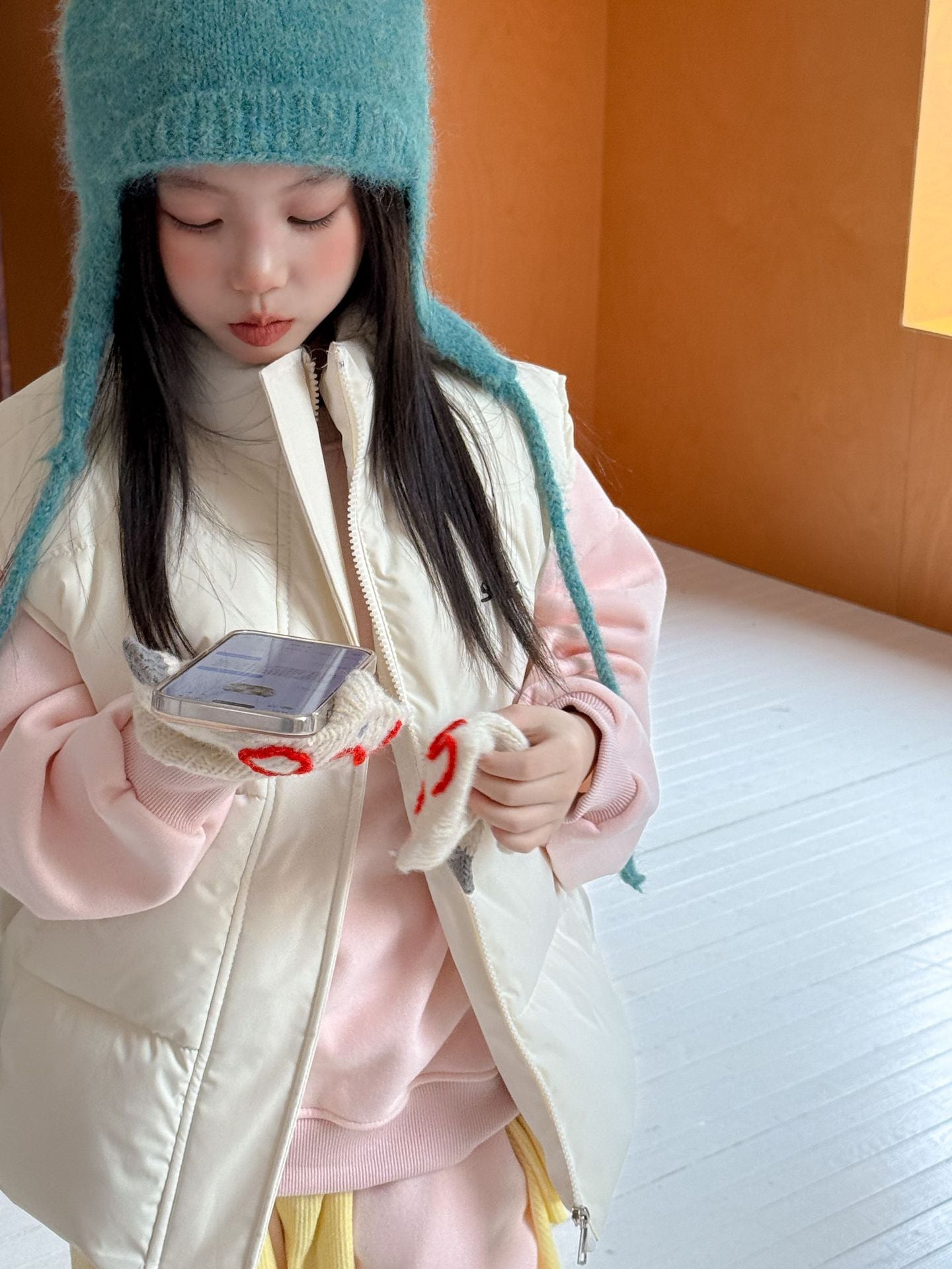 Children's Set 2025 Winter New Girls Versatile Cotton Vest Fleece Thickened Sweatshirt Sweatpants Three-Piece Set