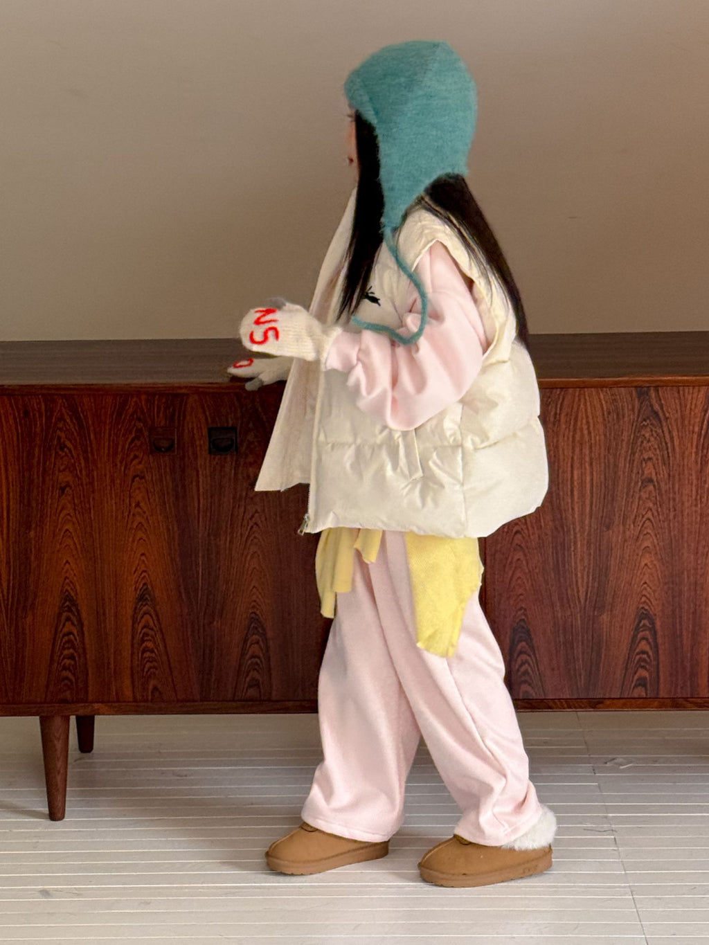 Children's Set 2025 Winter New Girls Versatile Cotton Vest Fleece Thickened Sweatshirt Sweatpants Three-Piece Set