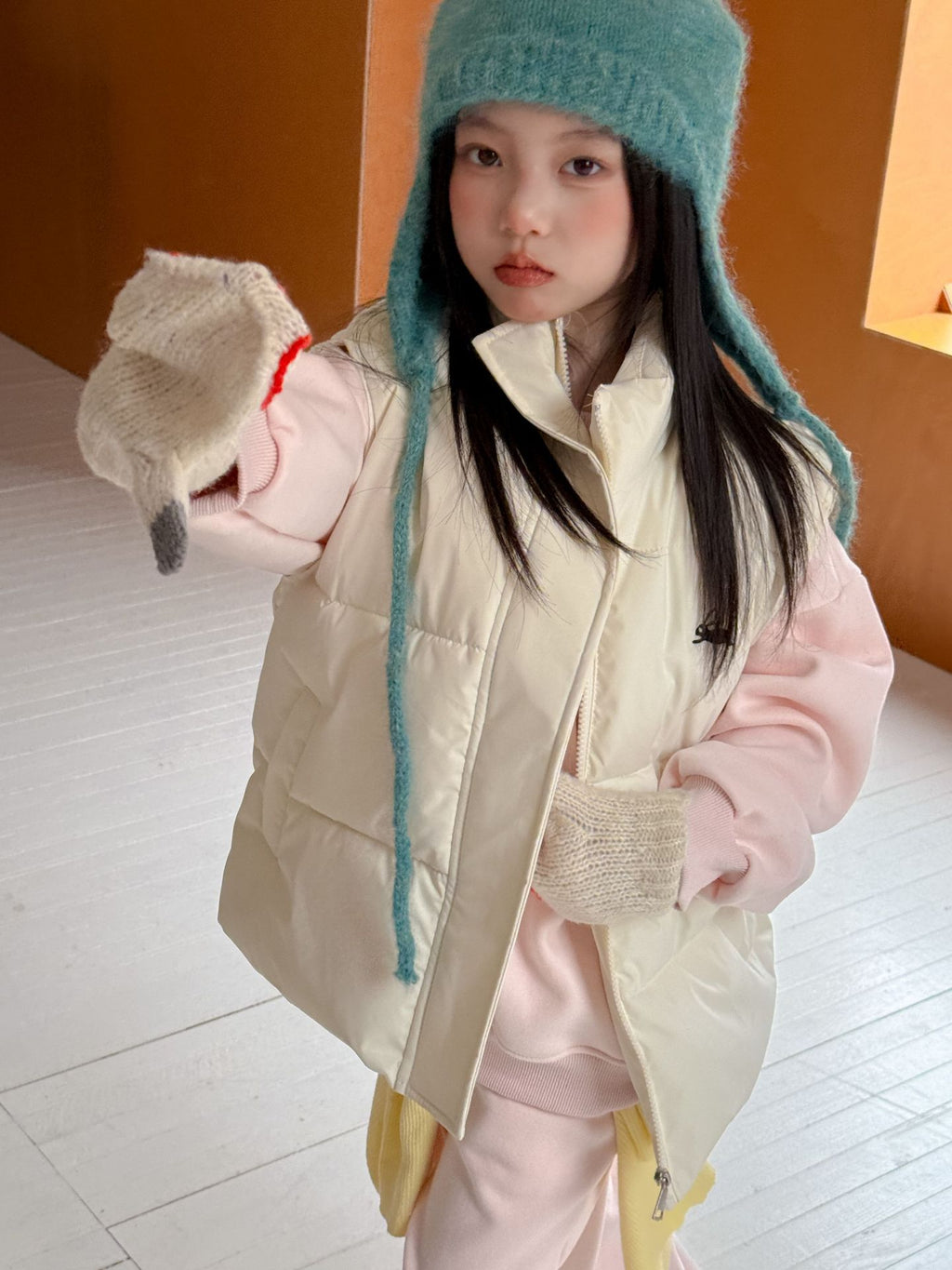 Children's Set 2025 Winter New Girls Versatile Cotton Vest Fleece Thickened Sweatshirt Sweatpants Three-Piece Set