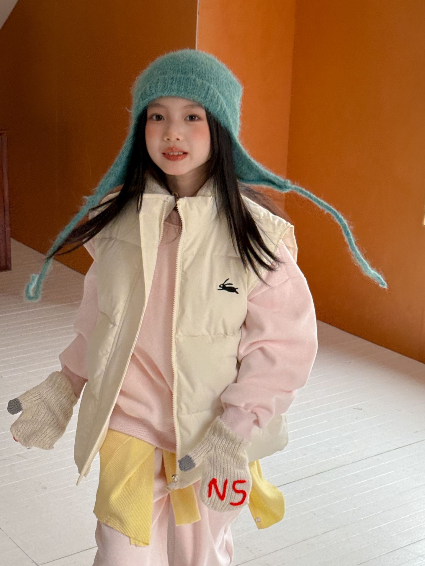 Children's Set 2025 Winter New Girls Versatile Cotton Vest Fleece Thickened Sweatshirt Sweatpants Three-Piece Set
